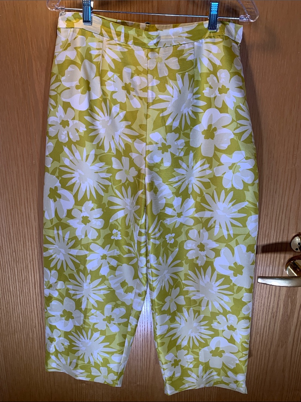Robbie Bee 100% Silk Chartreuse & White Floral Capris Pants- Size 12- Lined